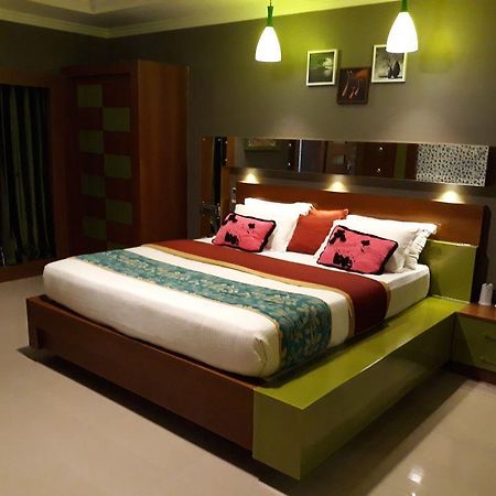 ฮอลิเดย์ ฮิลล์ โฮเต็ล แอนด์ สวีท Hotel สุลต่านบาเทรี ภายนอก รูปภาพ