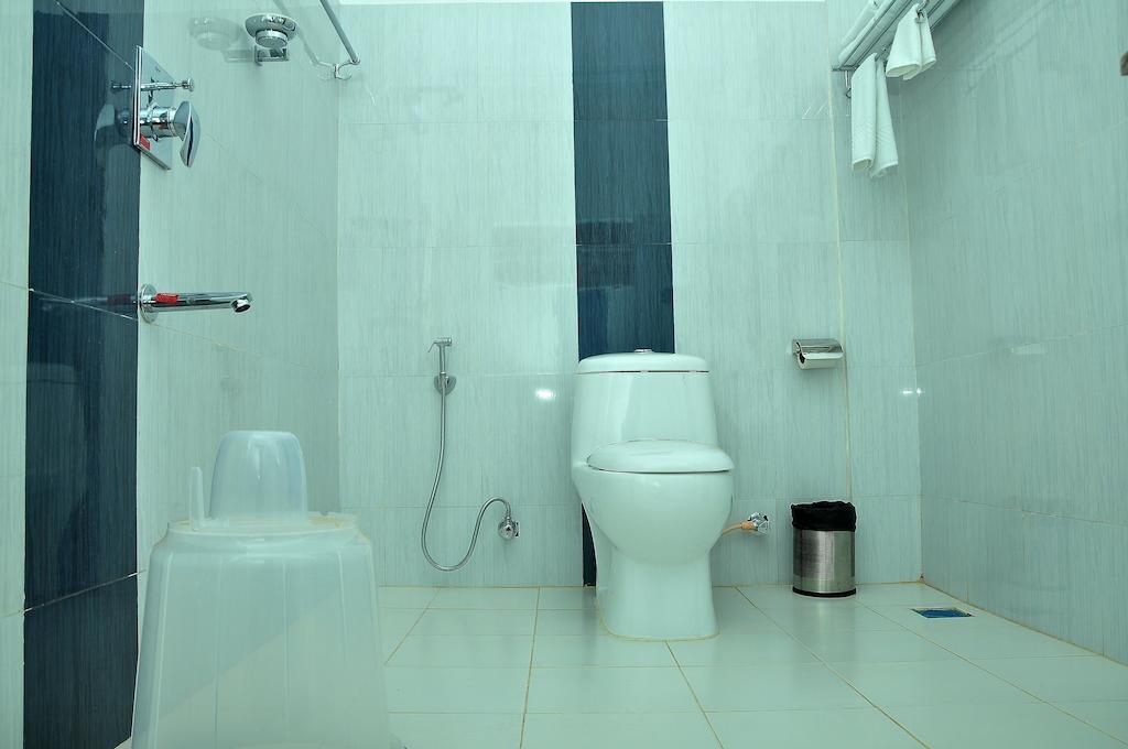 ฮอลิเดย์ ฮิลล์ โฮเต็ล แอนด์ สวีท Hotel สุลต่านบาเทรี ห้อง รูปภาพ