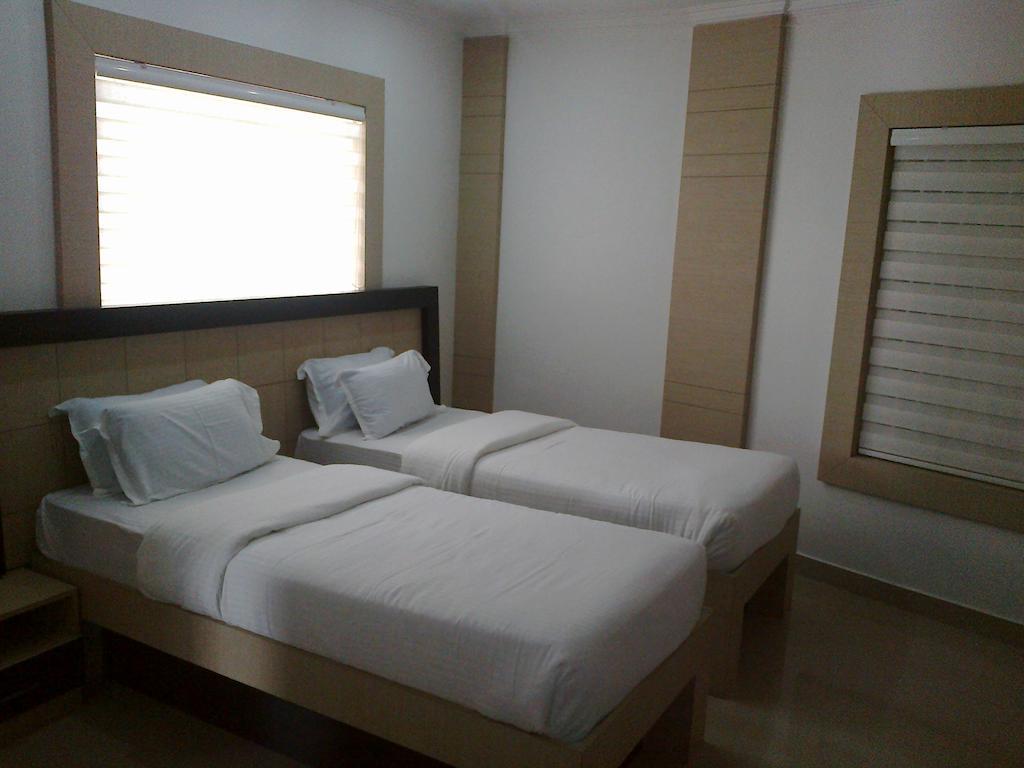 ฮอลิเดย์ ฮิลล์ โฮเต็ล แอนด์ สวีท Hotel สุลต่านบาเทรี ห้อง รูปภาพ