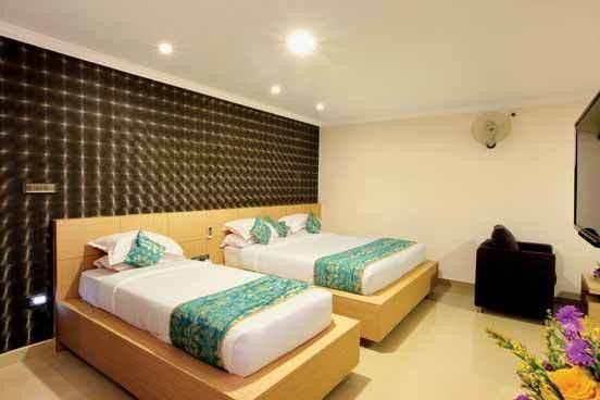 ฮอลิเดย์ ฮิลล์ โฮเต็ล แอนด์ สวีท Hotel สุลต่านบาเทรี ภายนอก รูปภาพ