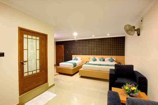 ฮอลิเดย์ ฮิลล์ โฮเต็ล แอนด์ สวีท Hotel สุลต่านบาเทรี ภายนอก รูปภาพ