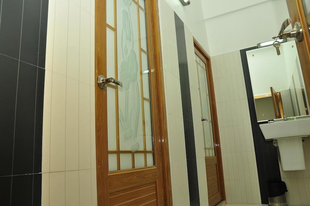ฮอลิเดย์ ฮิลล์ โฮเต็ล แอนด์ สวีท Hotel สุลต่านบาเทรี ภายนอก รูปภาพ