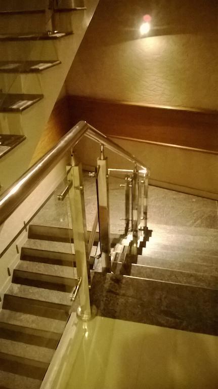 ฮอลิเดย์ ฮิลล์ โฮเต็ล แอนด์ สวีท Hotel สุลต่านบาเทรี ภายนอก รูปภาพ