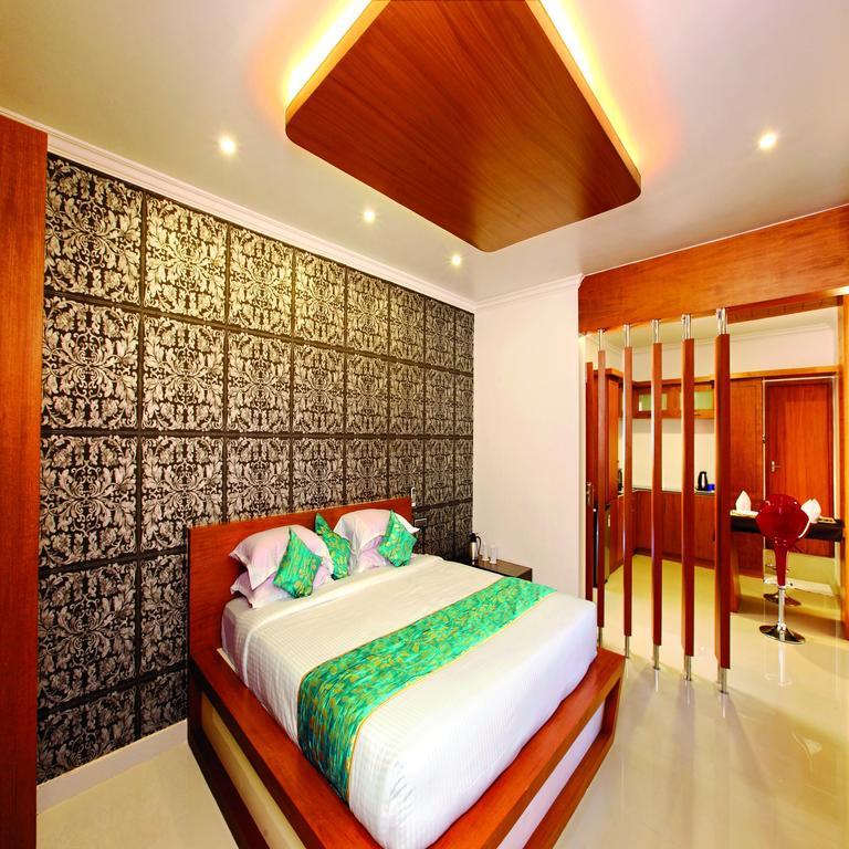 ฮอลิเดย์ ฮิลล์ โฮเต็ล แอนด์ สวีท Hotel สุลต่านบาเทรี ภายนอก รูปภาพ