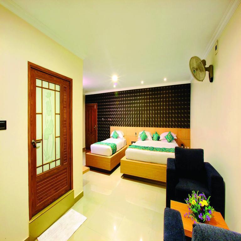 ฮอลิเดย์ ฮิลล์ โฮเต็ล แอนด์ สวีท Hotel สุลต่านบาเทรี ภายนอก รูปภาพ